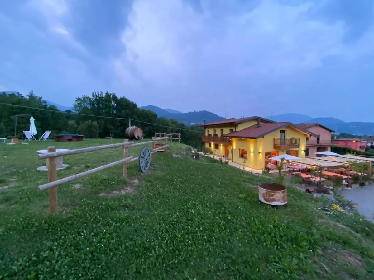 Agriturismo La Soglia Del Parco Ranica Bauernhof