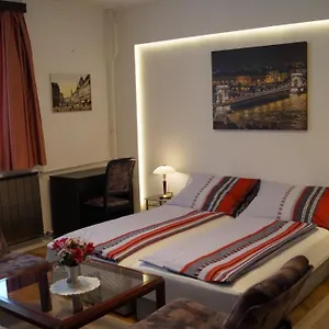 Sinko - Free Garage Parking, Central, 2 Bedrooms 4 Single Beds, Flexi Check-out , Budapest Hungary